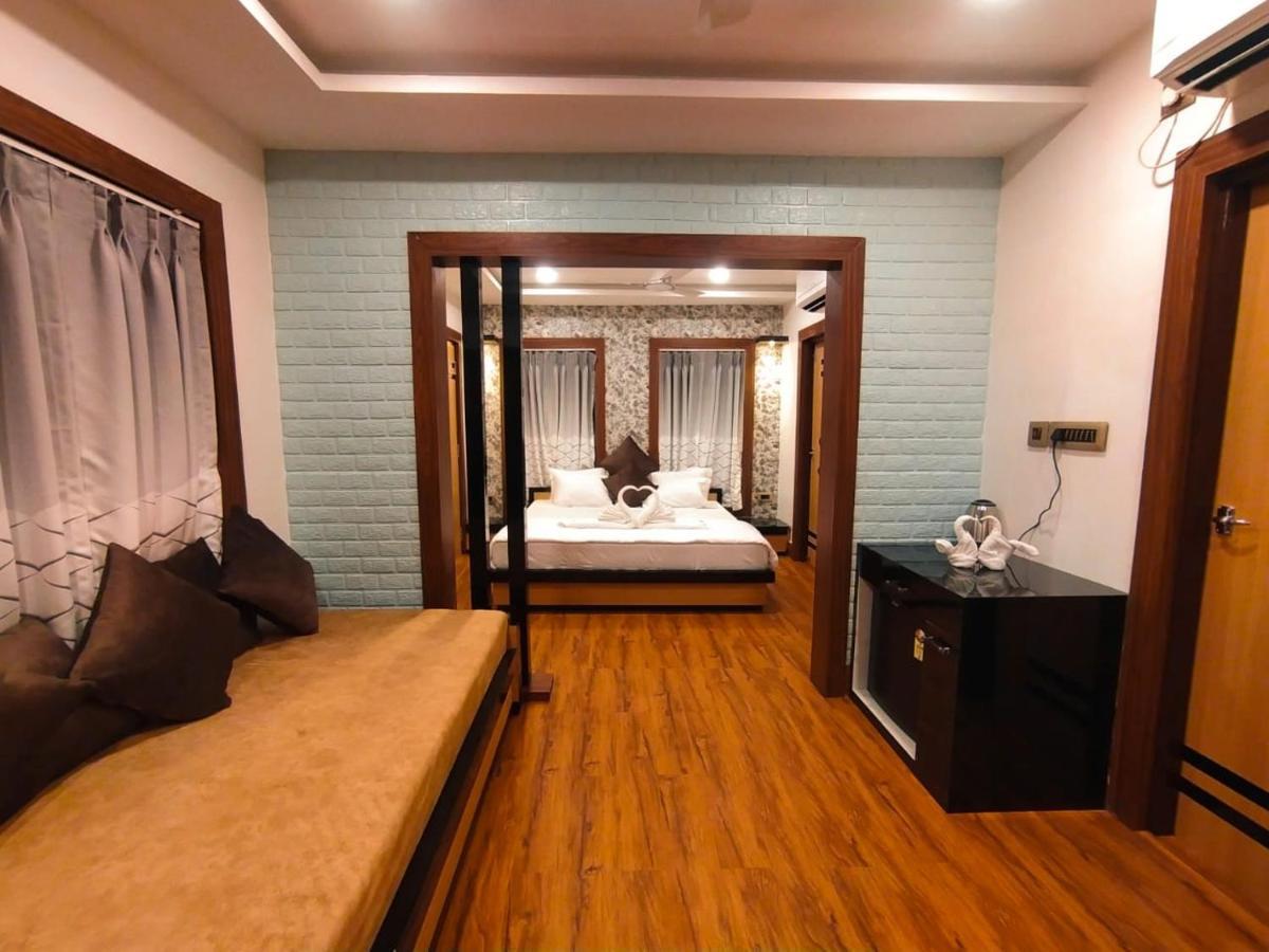 מלון בולפור Charulata Residency מראה חיצוני תמונה