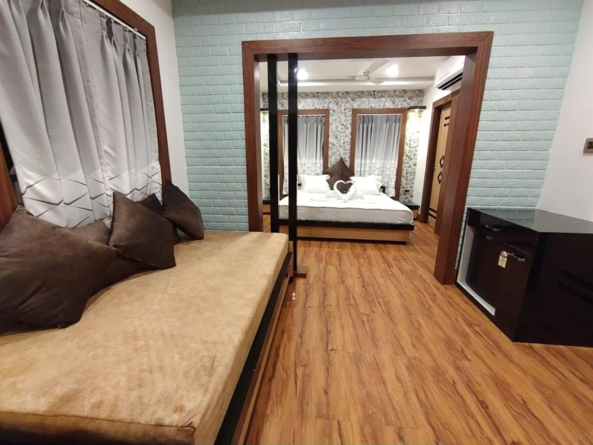 מלון בולפור Charulata Residency מראה חיצוני תמונה