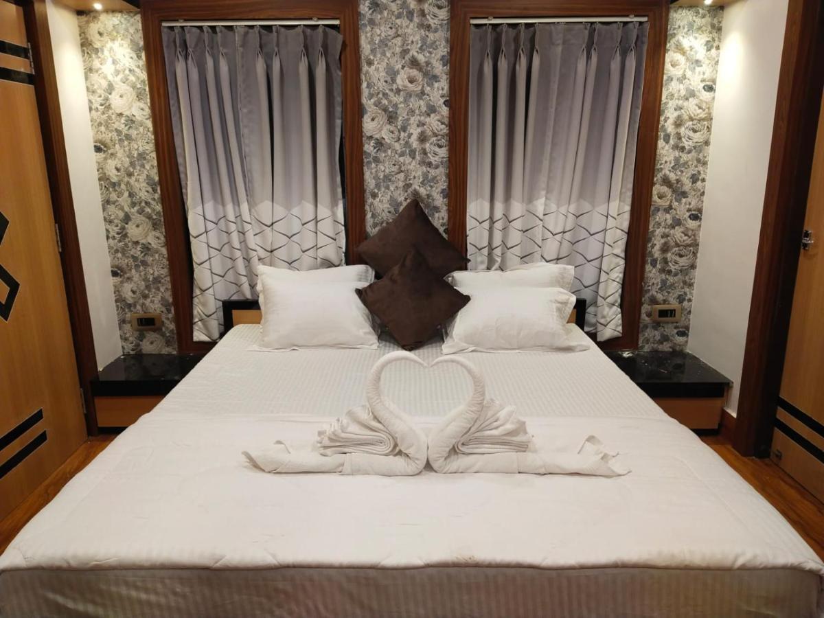מלון בולפור Charulata Residency מראה חיצוני תמונה